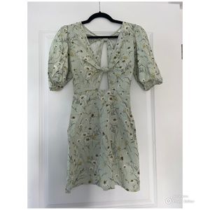 NWOT H&M floral summer dress with front and open back detail